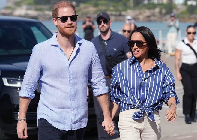 Vợ chồng Hoàng tử Harry - Meghan Markle bất ngờ dọn về Anh