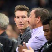 Kenny Dobbs remporte le concours de dunks amateur avec un Rider à l'aveugle  ! • Basket USA