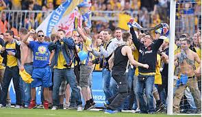 Lees wie andere bezoekers hun favoriete voetballer aller tijden vinden en bekijk de clubexperts. Erstes Auswartsspiel Seit 28 Jahren