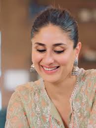Pin By Dj Harsh Bond On Bridal Hair Buns Kareena Kapoor Khan Kareena Kapoor Kareena Kapoor Photos
