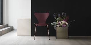 On attend de nos chaises de salle à manger qu'elles soient belles et assorties à notre déco mais aussi qu'elle soient confortables. Chaise Design Re Decouvrez Les Assises Cultes Et Intemporelles Marie Claire