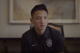 Ada pemikiran seperti itu dan mendengar saran dari sejumlah pihak, apalagi ada contoh pemain persebaya yang bisa sembuh tanpa operasi dan. Syahrian Abimanyu Lakoni Debut Bersama Newcastle Jets Main Satu Menit Halaman All Kompas Com