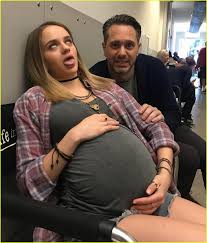 Check spelling or type a new query. Joey King Is Baby Bumpin As A Pregnant Teen In Life In Pieces See Every Photo Photo 4275037 Hunter King Joey King Life In Pieces Pictures Just Jared
