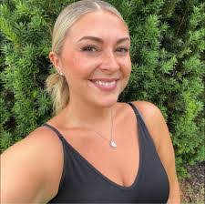 Rachel Brack's Instagram, Twitter & Facebook