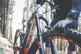 For starters, he is assuming you are running tubeless, which in july he was wrenching for notubes athlete chloe woodruff as she won the us national mountain bike championship. What Tire Pressure Should I Run In My Emtb E Mountainbike Magazine