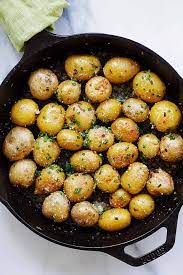 28 Delicious And Easy Potato Recipes To Wow Your Thanksgiving Guests Easy Potato Recipes Potato Recipes Side Dishes Roasted Potato Recipes