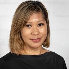 Jennifer Hoyle's Instagram, Twitter & Facebook