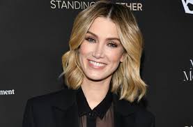 November 1984 in sydney ) ist eine australische sängerin und songschreiberin , pianistin und schauspielerin. Delta Goodrem Opens Up About Terrifying Secret Health Batlle