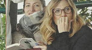 Un grande spavento per lorella cuccarini: Lorella Cuccarini Incidente Per La Figlia Chiara Alla Partita Della Roma Calcio Femminile