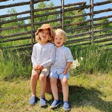 Prinzessin sofia erwartet ihr drittes kind. Schwedische Royals Neues Foto Von Alexander Und Gabriel Prinz Carl Philip Prinzessin Sofia Prinzessin Sophia