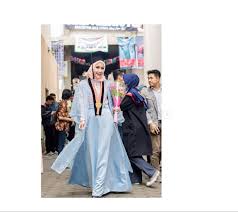 Kebawahan kebaya tersebut tidak harus dari kain, tapi bisa juga baju kurung yang elegan. 33 Inspirasi Model Baju Kebaya Modern Untuk Wisuda Updated 2021 Bukareview