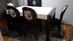 Yetişkinlere uygun yemek odası takımları ise şık ve kullanışlı tasarımlarıyla ön plana çıkıyor. Siyah Beyaz Yemek Masasi Takimi Modelleri Ve Fiyati Dekopasaj