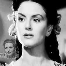 Maggie Botello's Instagram, Twitter & Facebook