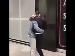 Este extraordinar sa ajung in fata unui public care nu a mai vazut niciodata un spectacol al meu. Abea Astept Sa Te Vad A Youtube