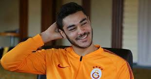 Ozan kabak, cezaevi müdürü olan babası ankara'da görev yaparken dünyaya gelmiştir. Galatasaray Da Kalmak Icin Fen Lisesi Kazanan Ozan Kabak In Hikayesi