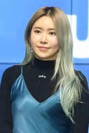 Dunia percintaan selebriti korea selatan memang selalu menarik untuk dibahas. Singer Suran Reveals Anguish Of Breast Removal