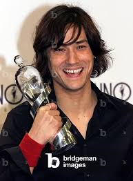 Image of Pop singer David Usher poses with his Juno for Best