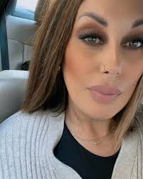 Lisa Donn's Instagram, Twitter & Facebook