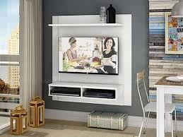 No quarto, o ideal é que o aparelho de tv fique na parede ao pé da cama e a uma altura que corresponda ao alinhamento do centro da tela com os olhos de quem está no leito. Como Colocar Prateleiras Na Parede Da Tv