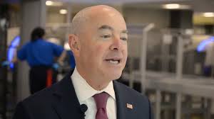 DHS Secretary visits Dulles International Airport to See New TSA Screening  Technology (2)