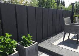 Eine angenehme privatsphäre im garten schaffen sie mit einem schönen sichtschutz. Sichtschutz In Schon Stelen Und Designobjekte