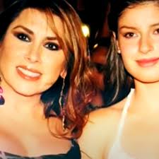 Amigo de Dulce revela que su hija controlaba sus finanzas y una vez quiso  aventarla de las escaleras