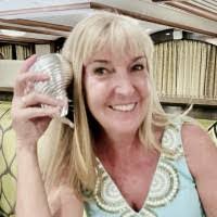 Eileen Helms's Instagram, Twitter & Facebook