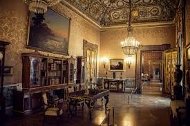 Infatti esso rappresenta una delle opere meglio riuscite e più importanti della città partenopea. Alla Scoperta Del Palazzo Reale Di Napoli Visita Guidata Napoli Da Vivere