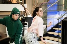 The drama is a romantic comedy centering around childhood friends who go on a journey to find love and health together. Shin Min Ah And Henry Have A Dance Party In Oh My Venus Preview Stills Kissasian
