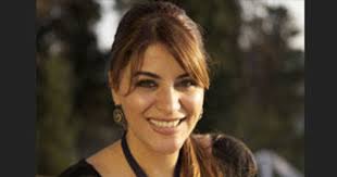 Sevilen şarkıcı zara, geçtiğimiz yıllarda kendisine yöneltilen estetik ile ilgili gelen sorulara estetik yok bende ama gerek duyarsam da yaparım. Sizce Bu Hatun Da Estetik Var Mi Yok Mu Kizlarsoruyor