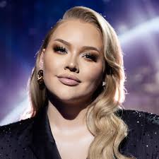 In the video, the beauty blogger is seen doing her mom's makeup in total nikkie fashion, dolling her up in bright pink eyeshadow and bright, cheerful blush. Nikkietutorials Verified Page Facebook