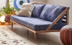 Harga satu unit kursi ini sekitar 2 juta rupiah. 10 Pilihan Sofa Kayu Minimalis Rekomendasi Terbaik Untuk Ruang Tamu Rumah123 Com