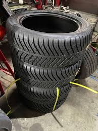 オール シーズン タイヤ プリウス