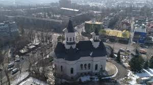 La etajul inferior se află o criptă. Biserica SfinÈ›ii Apostoli Petru È™i Pavel Din ChiÈ™inÄƒu Trinitas Tv