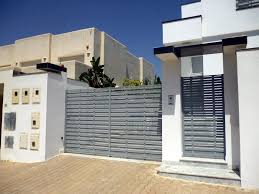 Fabrication Sur Mesure Pour Portes D Entree De Villa Portail Fenetres Balcons Et De Cloture Etc Ce Fait Selon Les Di Cool House Designs House Design House