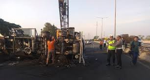 Untuk itu, anda harus mengetahui langkah awal untuk melamar ke pertamina, yaitu bagaimana cara membuat surat lamaran kerja yang baik dan berkualitas. Pertamina Patra Niaga Investigasi Kecelakaan Truk Tangki Di Tol Rawamangun