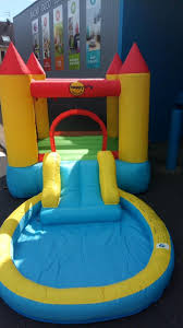 Un Chateau Gonflable Avec Piscine Pour Centrakor Saint Python Facebook