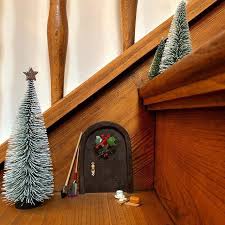 Unsere Wichtel Haben Den Baum Schon Aufgestellt Und Ganz Bestimmt Wird Er Heute Nacht Geschmuckt Die Spannu Tannenbaum Schmucken Wichtel Primitive Christmas
