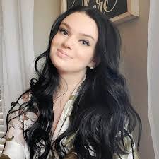 Karen Ponds's Instagram, Twitter & Facebook