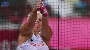 A) rzut oszczepem b) skok w dal c) rzut młotem d) skoki narciarskie e) rzut kulą f) bilard 21) jaki to sport ? Nwyjy0gyqju Qm