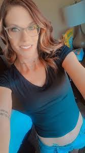 Carrie Rutter's Instagram, Twitter & Facebook