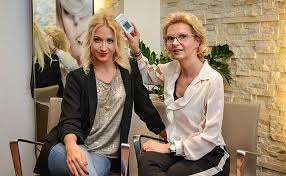 Auch ein anderer zuschauer war über das neue erscheinungsbild der brünetten schönheit. Strassl Exklusiv Neue Methode Der Hair Skin Care Behandlung Testen Gewinnspiele Vienna At