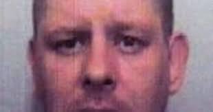 Alert as ex-con goes