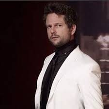 Danton figueiredo mello (passos, 29 de maio de 1975) é um ator e dublador brasileiro. Selton Mello Estaria Conhecendo Modelo Brasileira