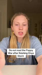 Please don’t pick this up thinking it’s like fourth wing #booktok  #fourthwing #onyxstorm #thepoppywar #reading #fantasybook #readingslump