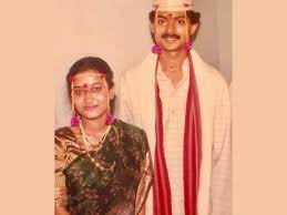 Aadesh bandekar is an actor and producer, known for almost sufal sampoorna (2019), asa mee ashi tee (2013) and vishwas (2006). à¤²à¤— à¤¨ à¤¤ à¤…à¤¸ à¤¹ à¤¤ à¤¦ à¤˜ à¤š à¤… à¤¦ à¤œ à¥©à¥¦ à¤µà¤° à¤· à¤ª à¤° à¤µ à¤…à¤¡à¤•à¤² à¤¹ à¤¤ à¤²à¤— à¤¨à¤¬ à¤§à¤¨ à¤¤ à¤µ à¤¹ à¤¯à¤°à¤² à¤¹ à¤¤ à¤¯ Wedding Album Marathi News Suchitra And Aadesh Bandekar Wedding Album Goes Viral On Social
