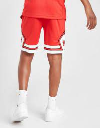 Suit up and show love for your favorite nba squad with official chicago bulls jerseys and gear from nike.com. Nike Nba Chicago Bulls Shorts Junior Rot Jd Sports Osterreich