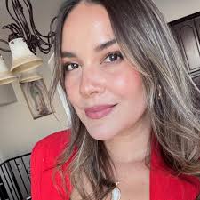 $1 cada bolsita incluye 3 crayones, 4 dibujos y topper personalizado ✓🥳  CUALQUIER tema o personaje es posible Orden mínima de 12. Tendré más  disponibles este VIERNES 26 (desde la 1pm)