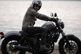 Tidak hanya itu, panel indikator yang dimiliki oleh sport retro honda ini juga menggunakan model baru. Honda Introduced The 2017 Honda Rebel 500 And 300 Bikesrepublic