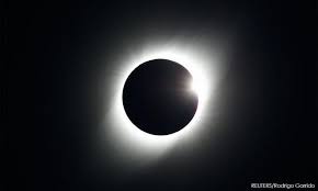 Nah, rupanya masih ada satu gerhana matahari lagi yang diprediksi bakal terjadi yaitu gerhana matahari cincin pada 26 desember 2019. Dialog Rakyat Gerhana Matahari Cincin Di M Sia Hari Ini